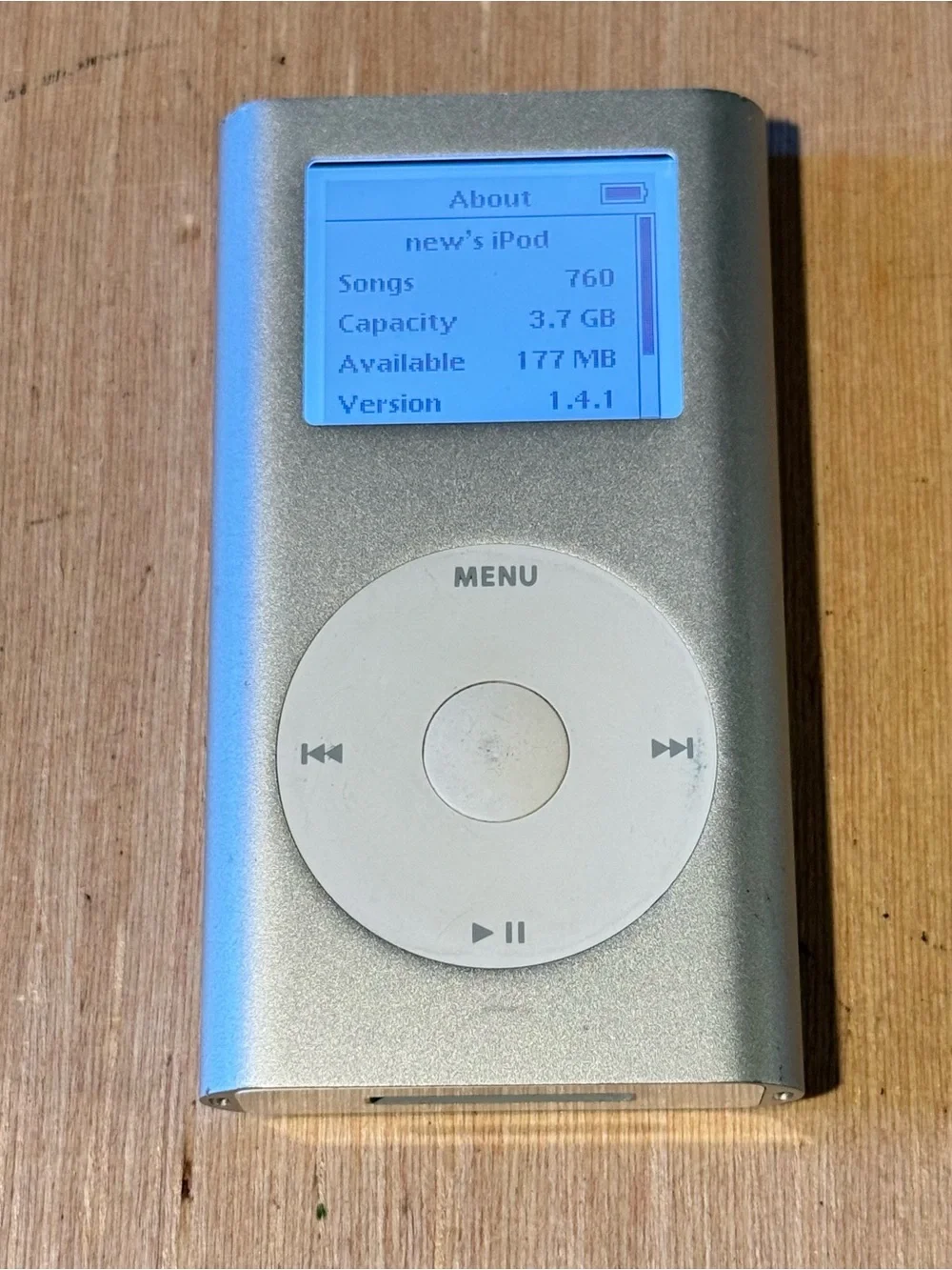 iPod Mini 1st Gen Model:A1051 4GB Silver Tested Good w/760 Song Read Info Below!